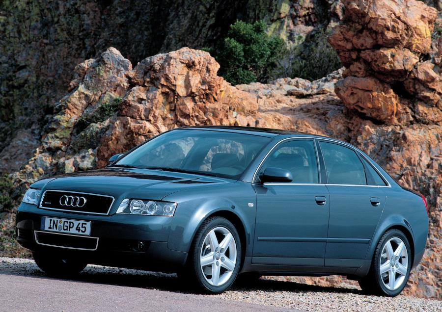  Audi A4 3.0 Quattro Sedan (B6,8E) 2000 года  (фото 5 из 11)